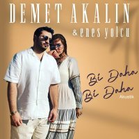 Постер песни Demet Akalın & Enes Yolcu - Bi Daha Bi Daha Akustik