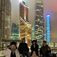 Постер песни Наверное Поэт - Она даёт даёт она берёт берёт мою конфету в рот